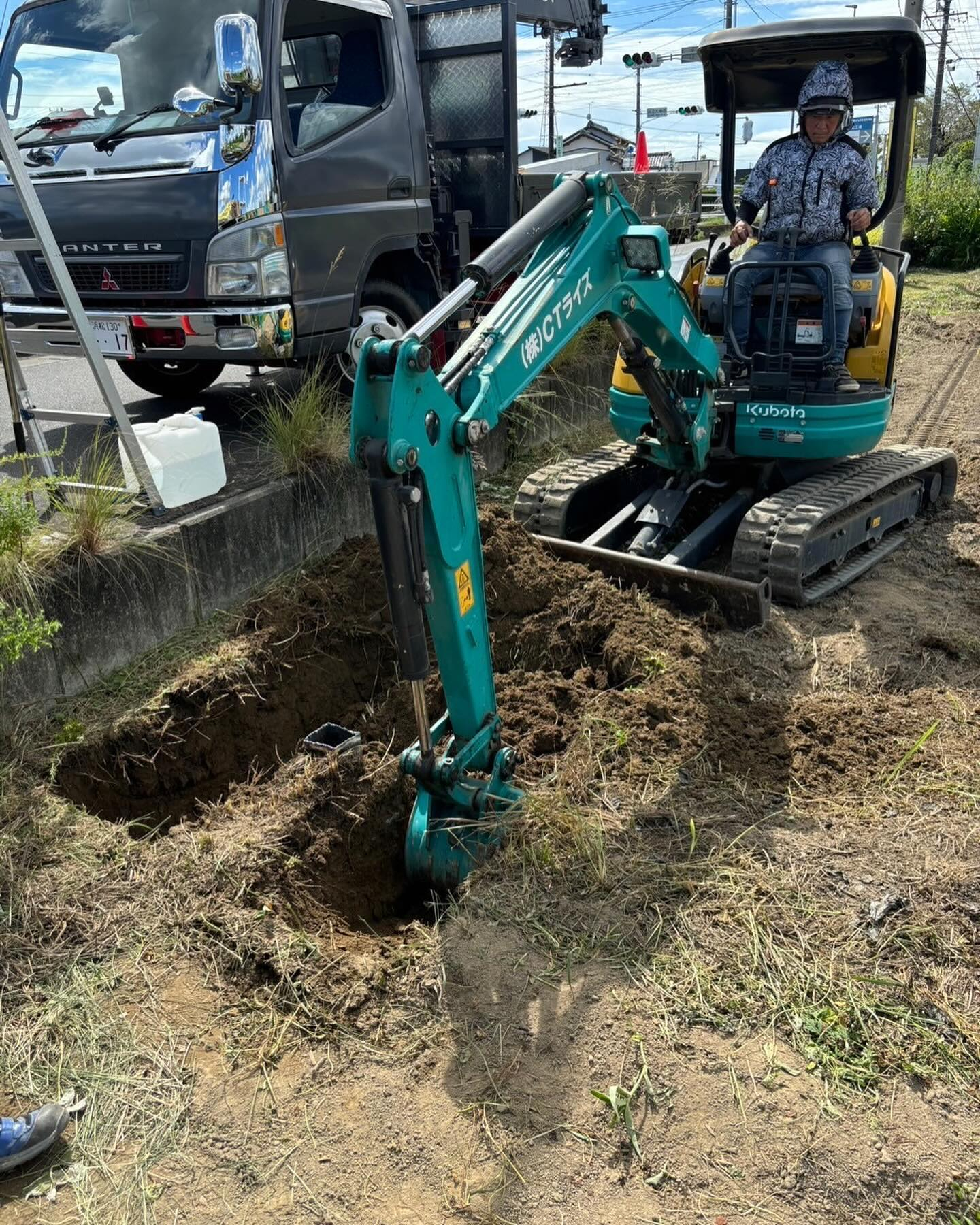 浜松市で古くなった大型看板の撤去作業を行いました！🚧👷‍♂️...