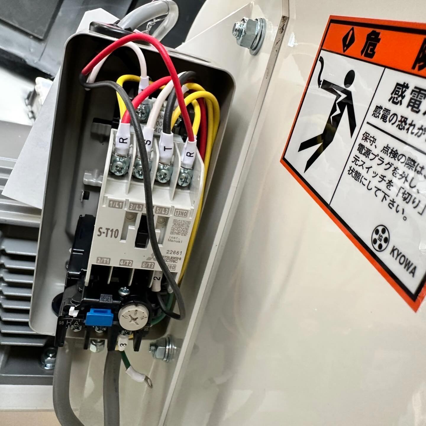 本日も素晴らしい一日でした！✨工場に機械設備の電源工事を無事...