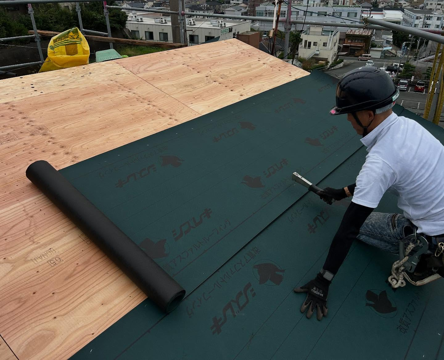 🏠✨ 古い板金屋根が突風による被害で破損したため、堅牢で美し...