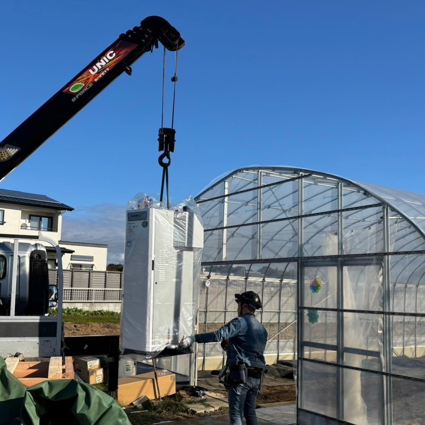 🌟先日、基礎・電気工事を行った農園様で、小型ボイラーの据付け...