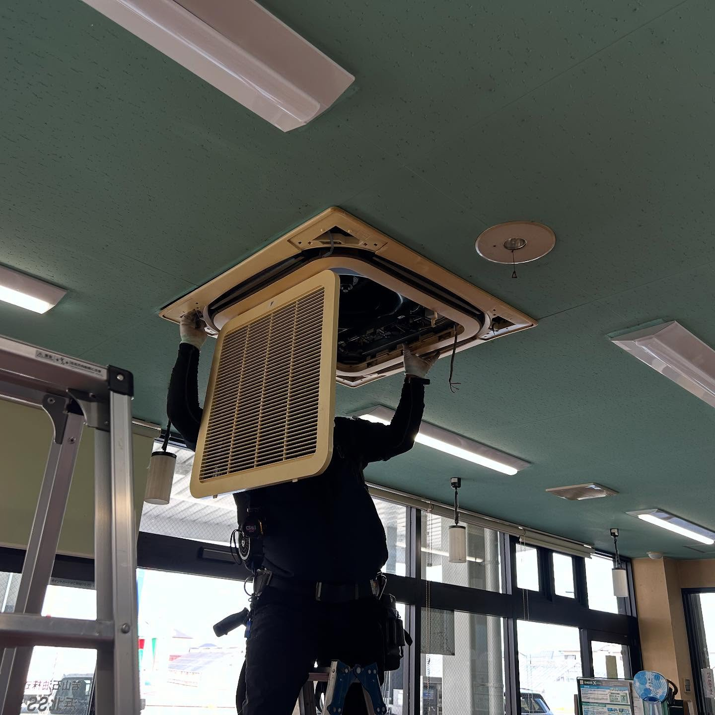 当社がお世話になっているG.S様での空調設備更新工事を行いま...