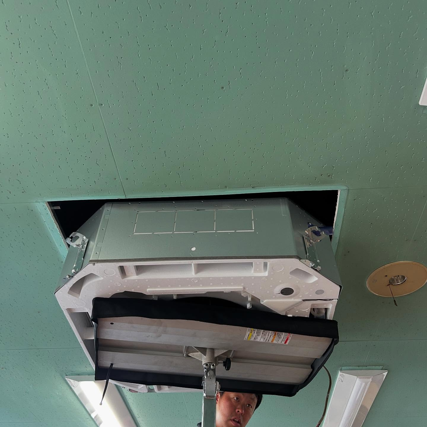 当社がお世話になっているG.S様での空調設備更新工事を行いま...