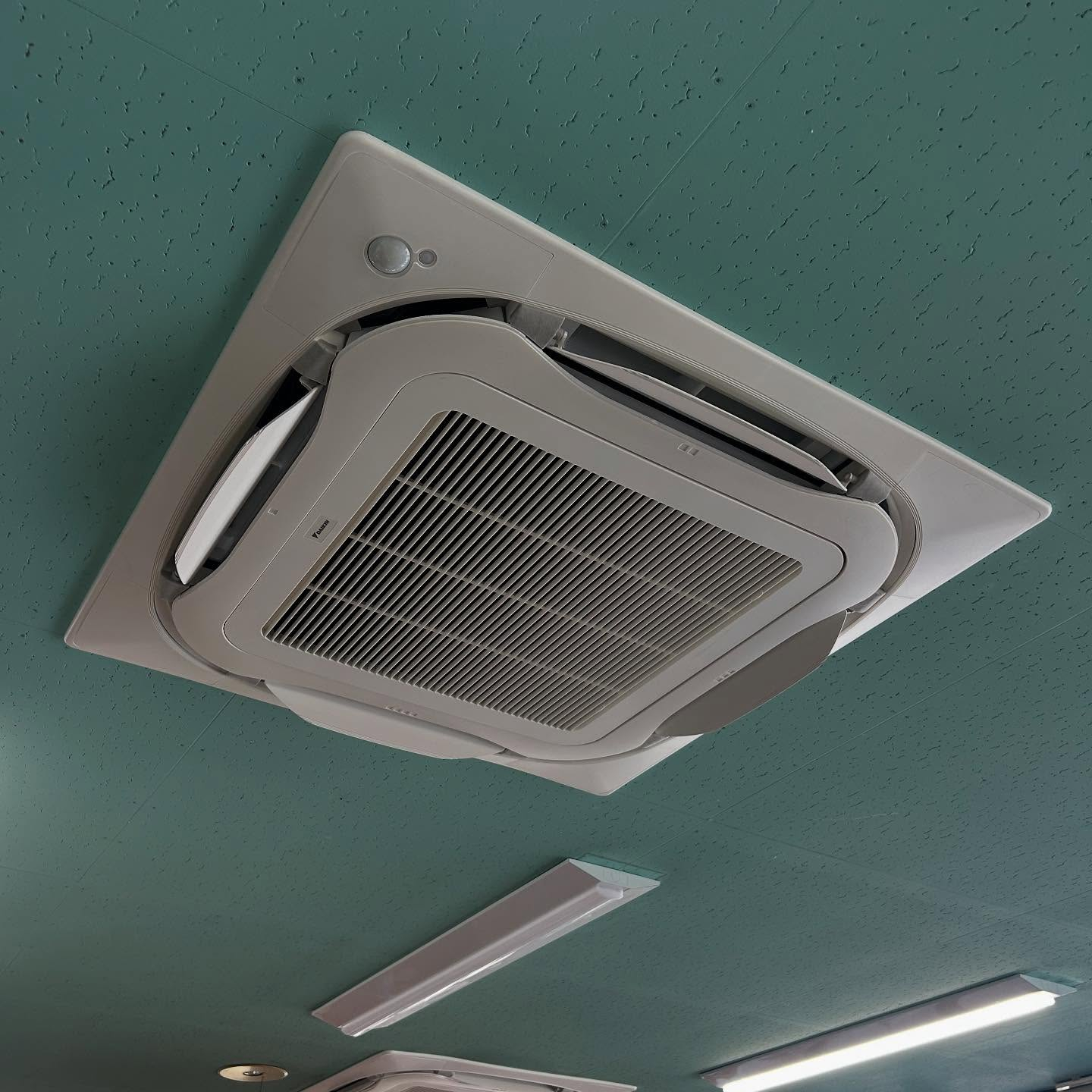 当社がお世話になっているG.S様での空調設備更新工事を行いま...