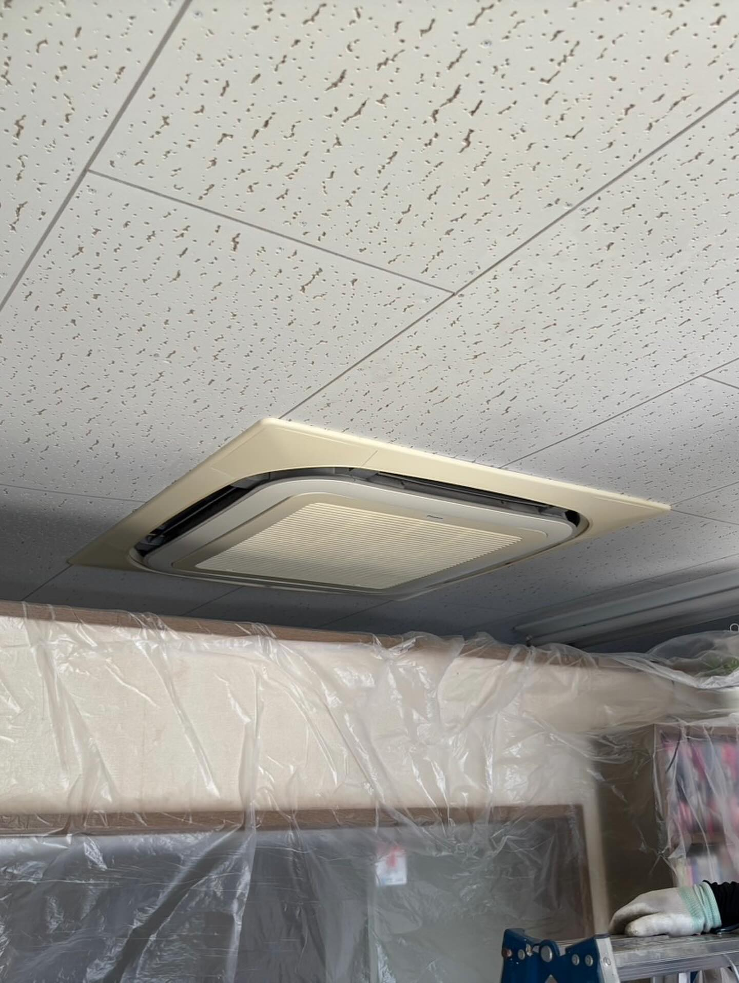 🌟 某施術院様の空調機更新工事を無事完了しました！😊✨