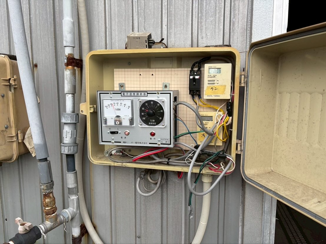 今回の電気工事は工場の照明器具交換です。