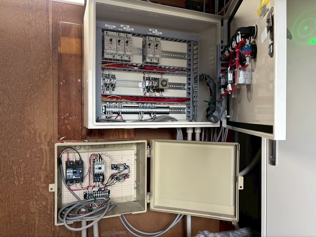 今回の電気工事は工場の照明器具交換です。