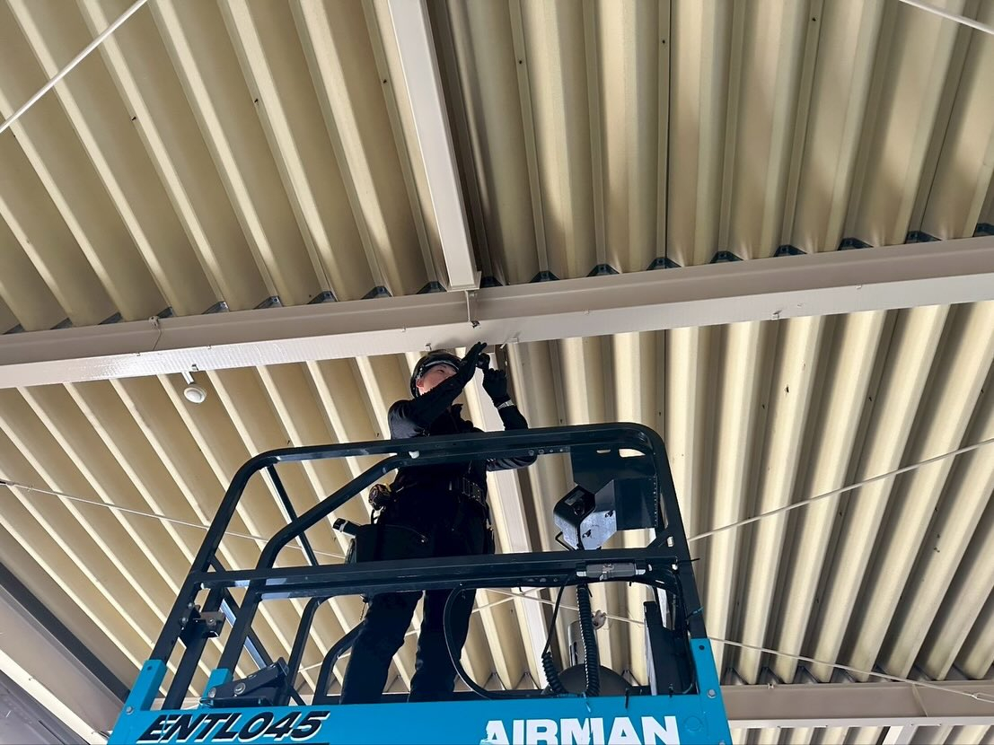 🏢✨ テナントの空き工場にて、次の入居者様に向けた電気工事を...