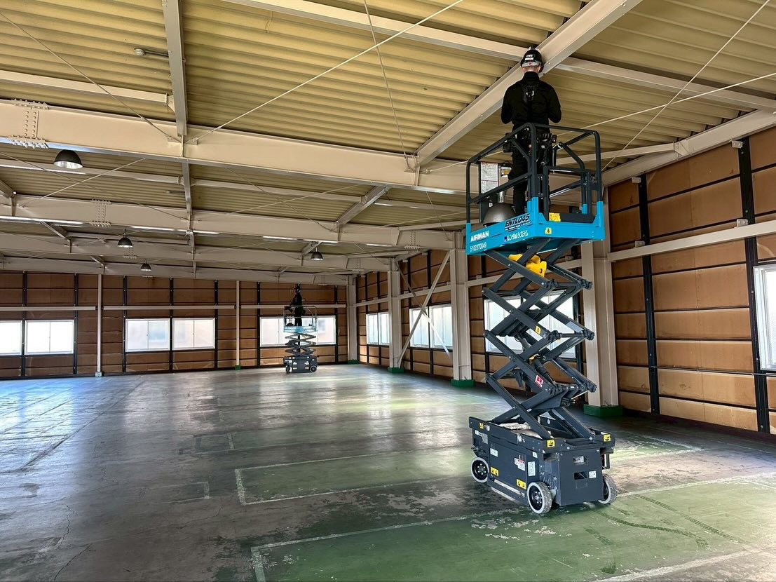 🏢✨ テナントの空き工場にて、次の入居者様に向けた電気工事を...