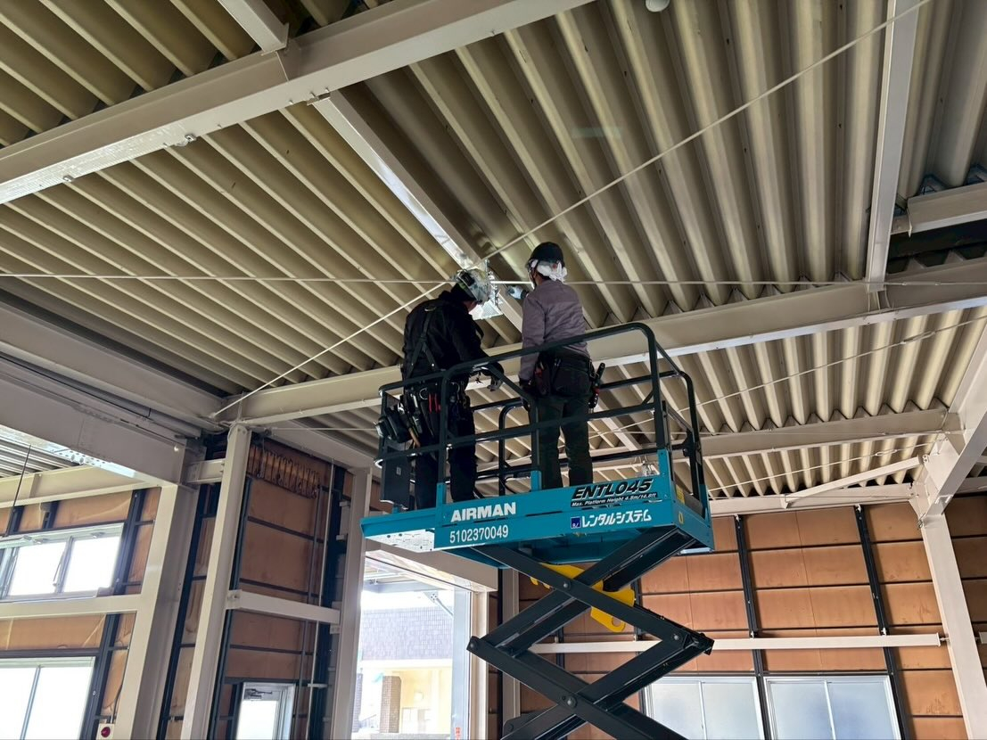 🏢✨ テナントの空き工場にて、次の入居者様に向けた電気工事を...