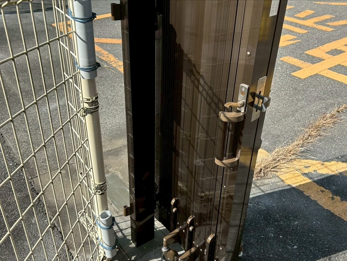 🚧某発電所の門扉交換工事が無事に完了しました！🔨✨