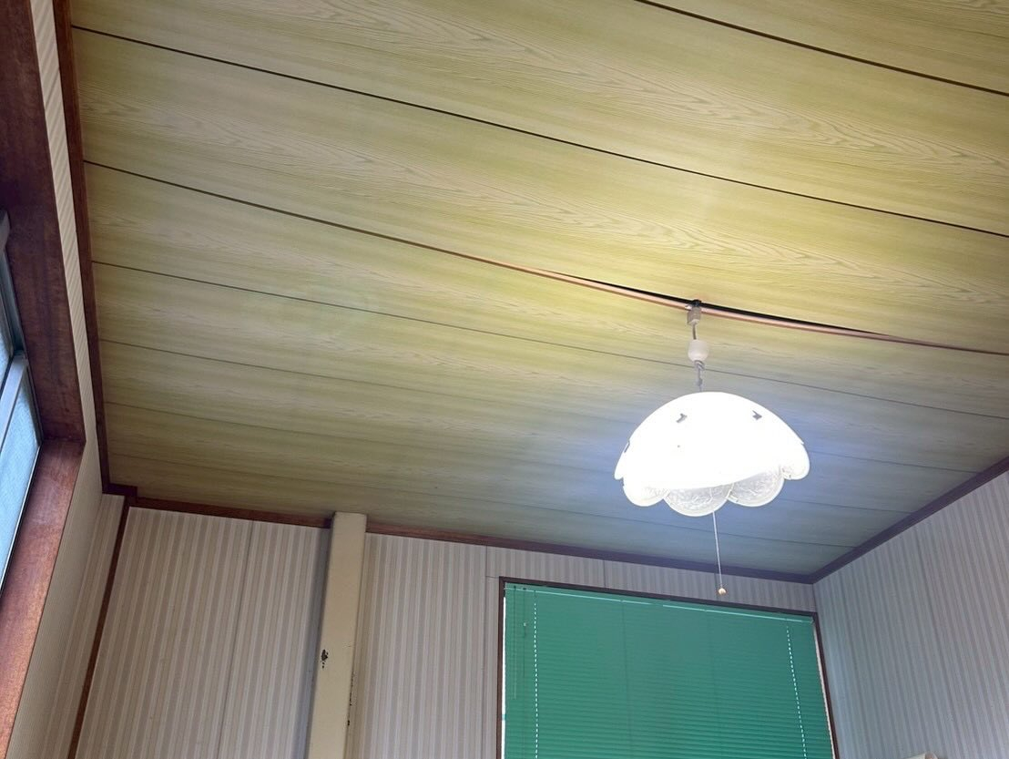 本日は法人様従業員休憩室の天井リフォーム工事です🎉