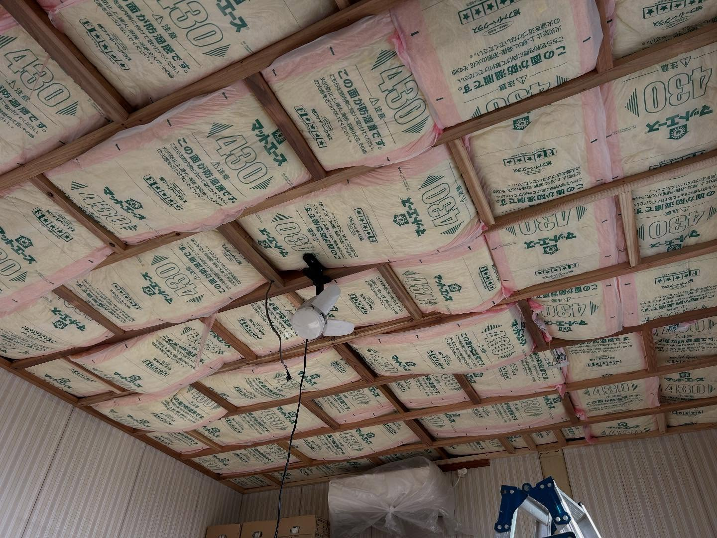 本日は法人様従業員休憩室の天井リフォーム工事です🎉