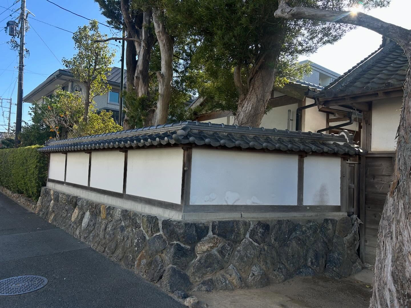 20年前、まだ若かった頃、私は瓦職人としての道を歩んでいまし...