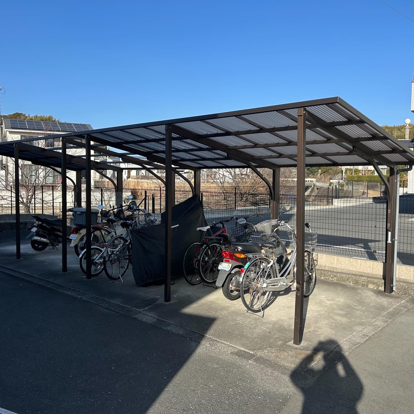 今回の工事は、アパートの駐輪場にサイクルポート新設工事です🚴...